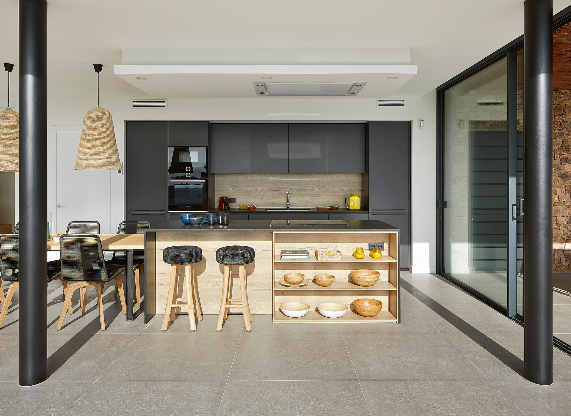 Cocina Santos con acabado en grafeno y madera