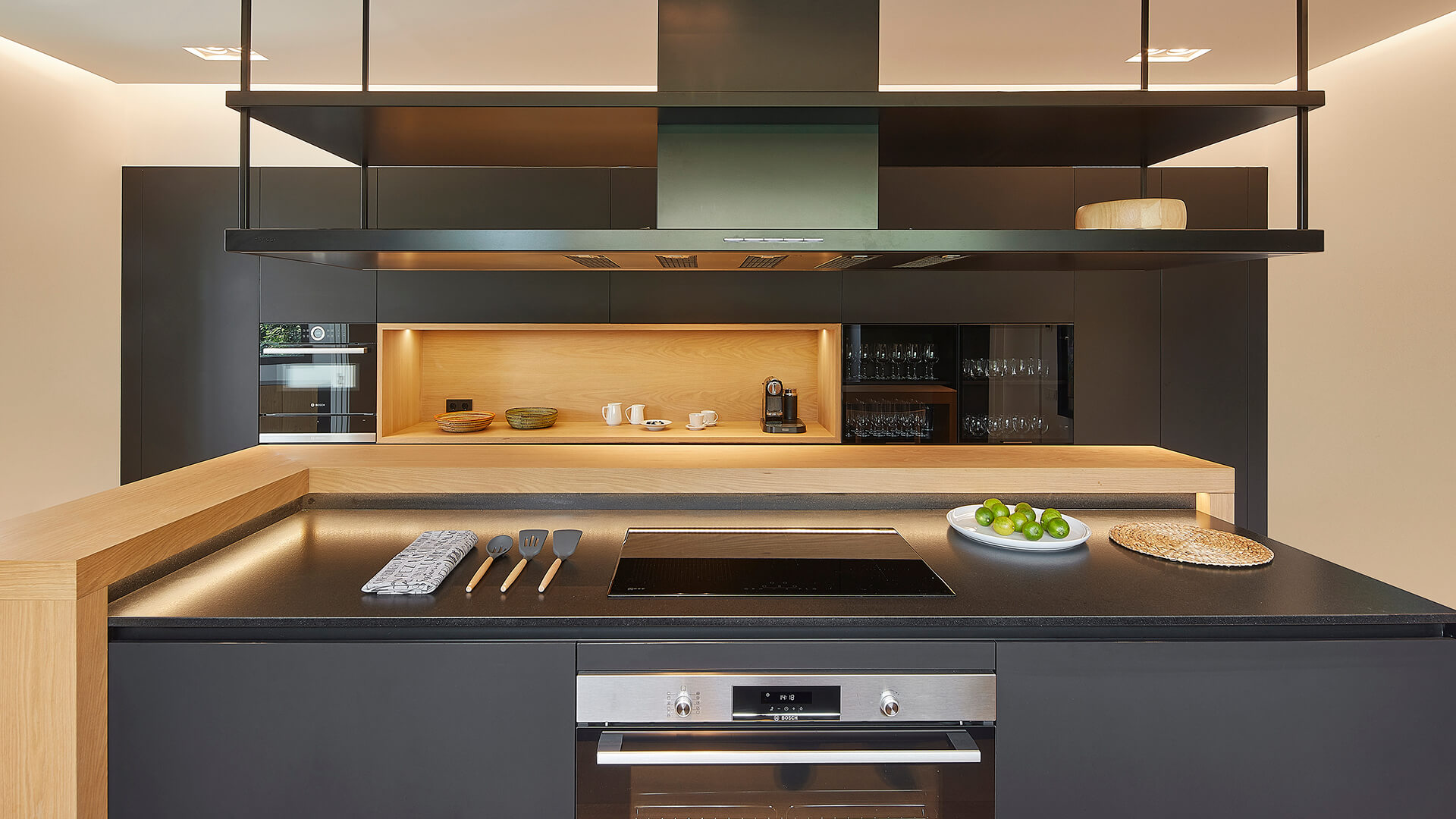 Santos kitchen with cupboard and island in black and light-coloured wood.