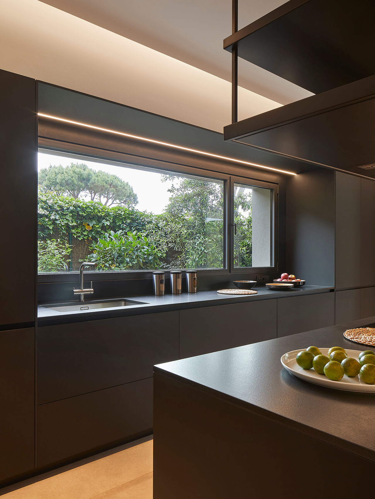 Silk Black FINE Santos kitchen