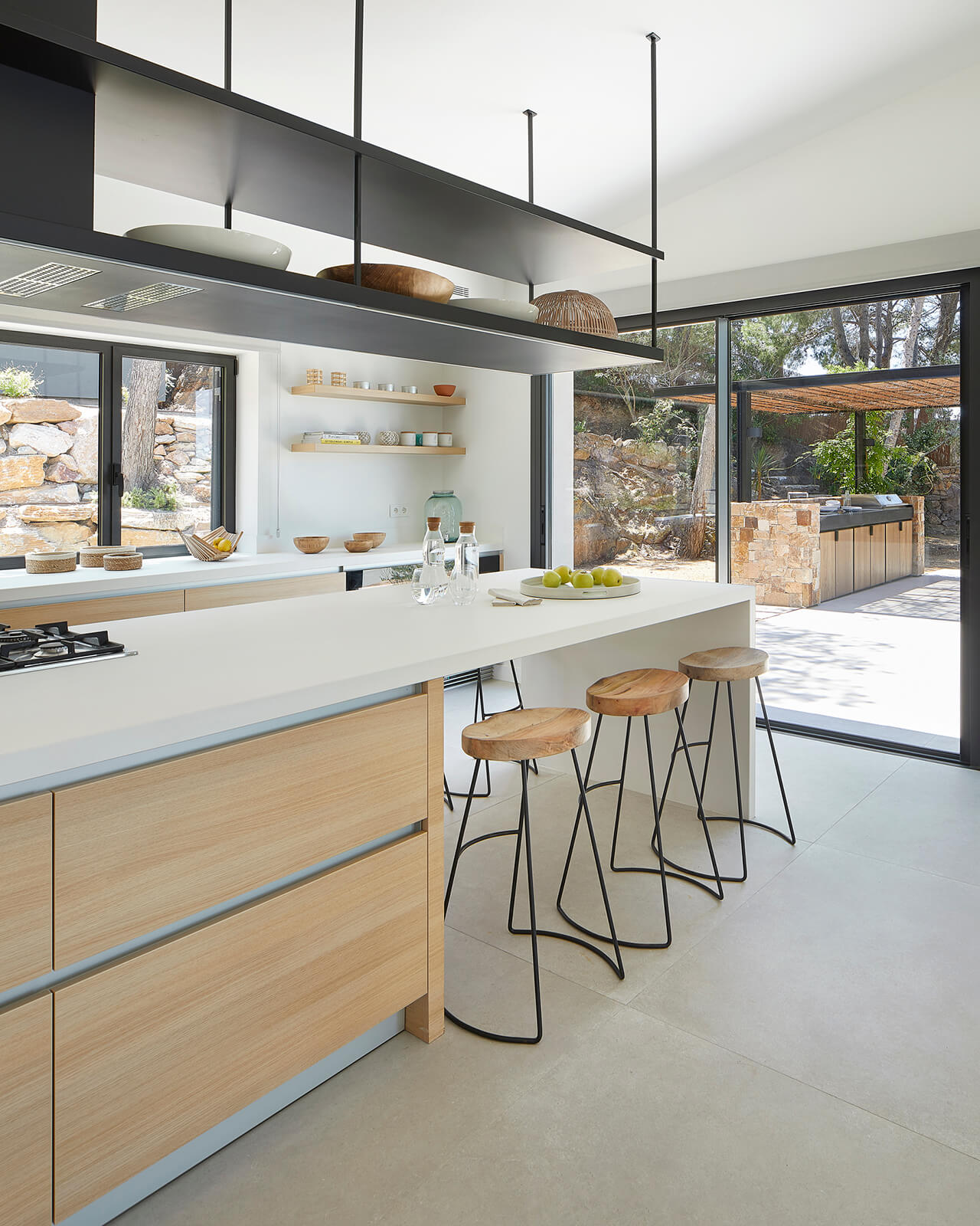 Cocina Santos luminosa gris y madera