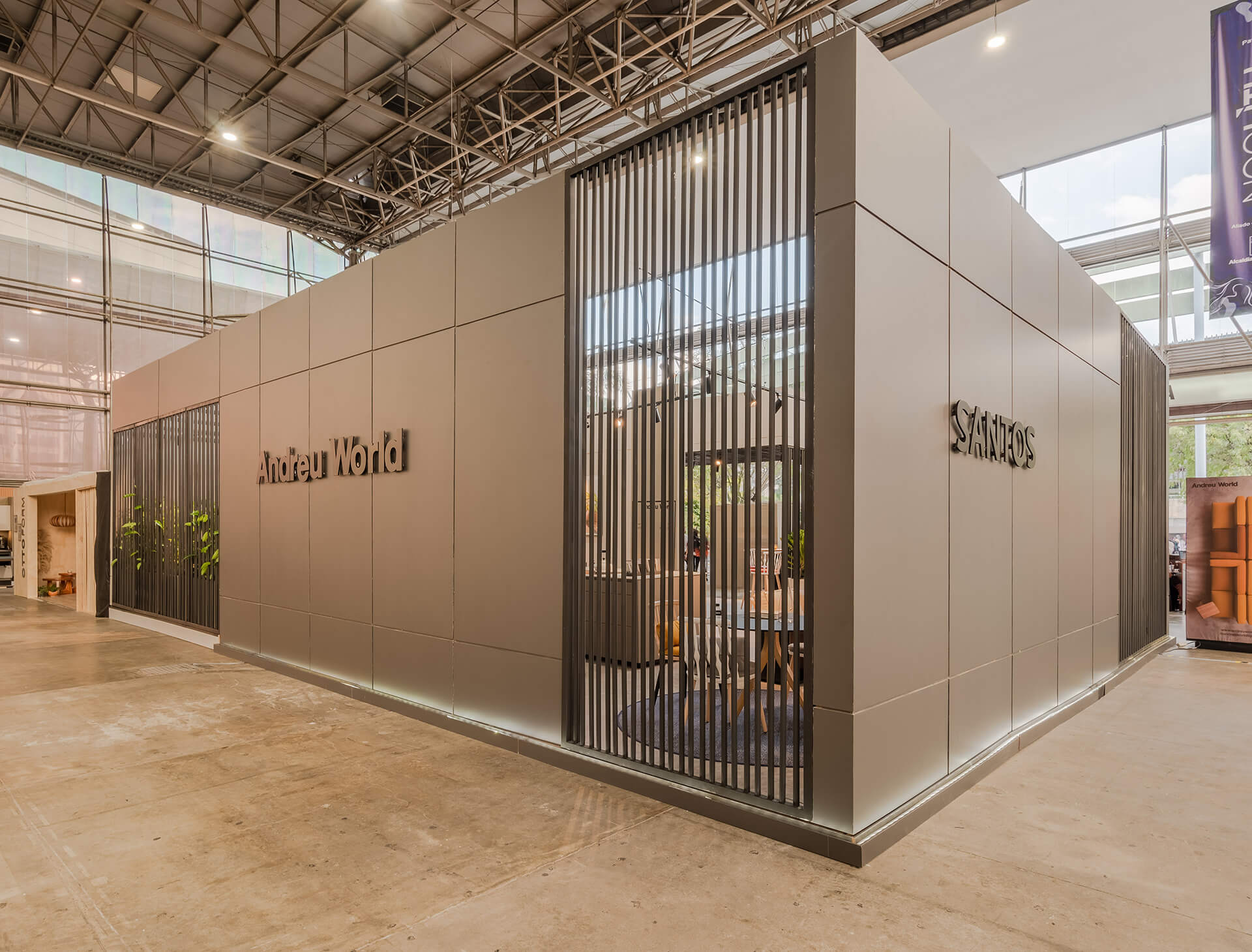 Exposição cozinhas Santos Bogotá na feira do design de Medellín