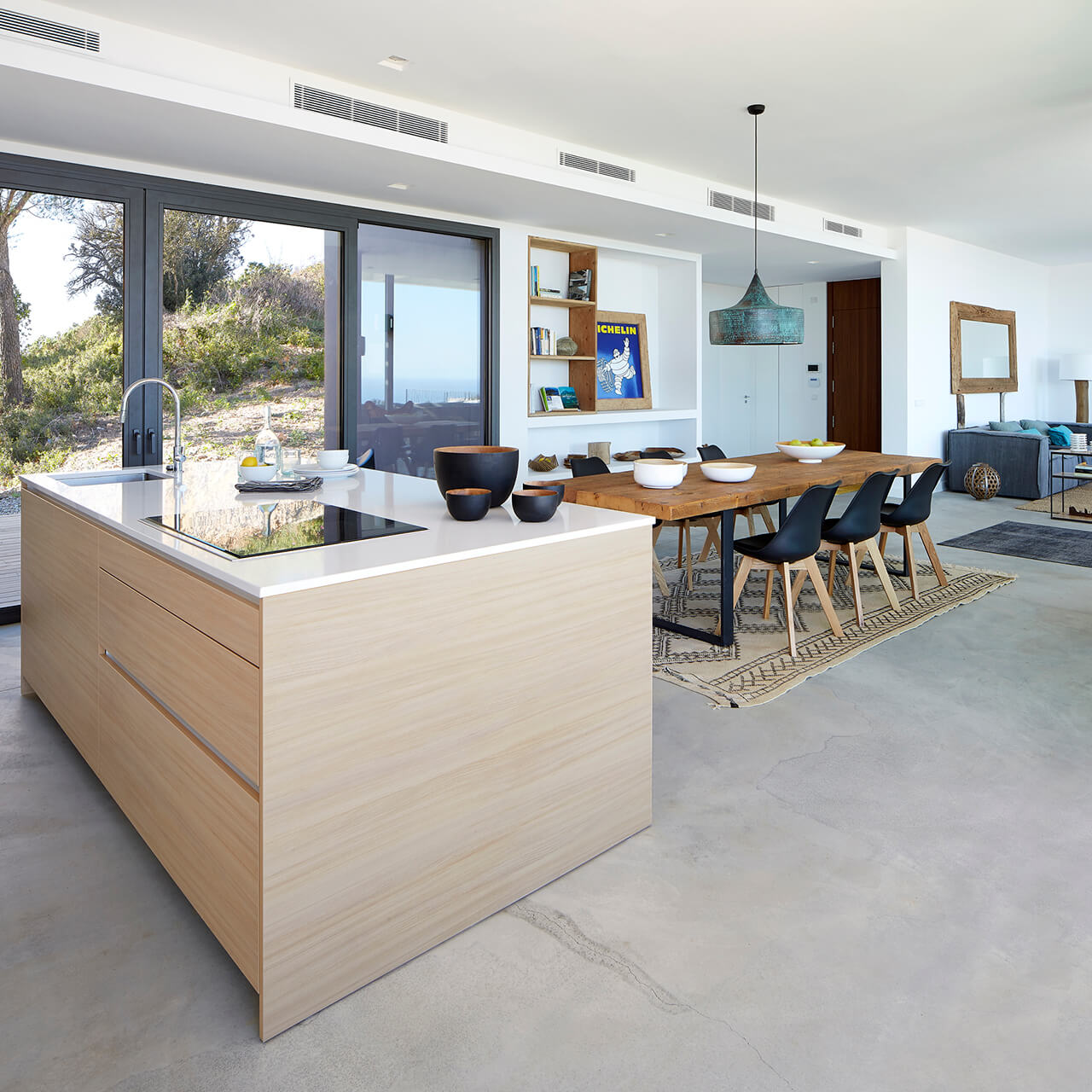 Isla de cocina de madera clara Santos