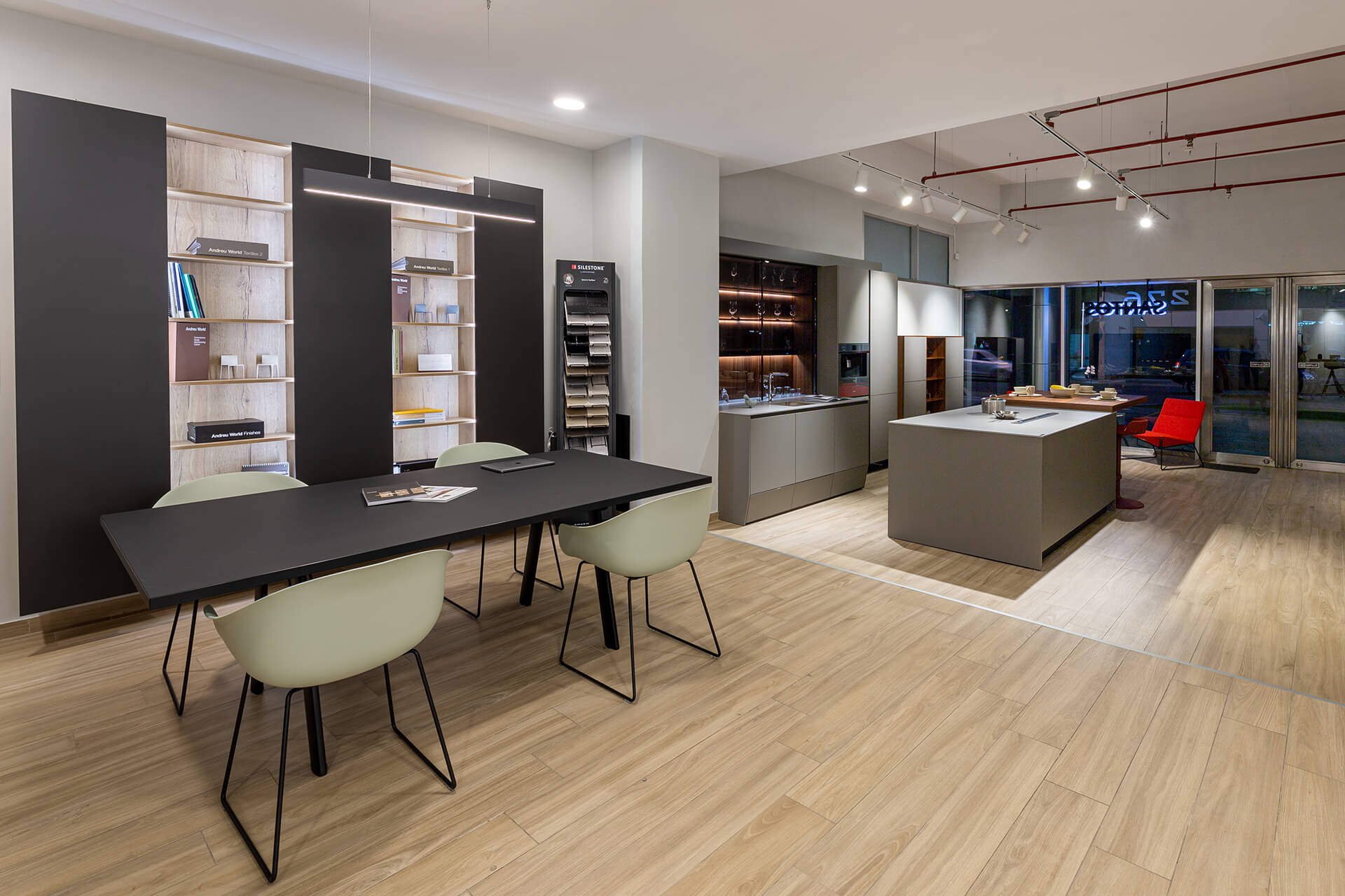 Modular shelving with panels finished in wood Santos Lima showroom