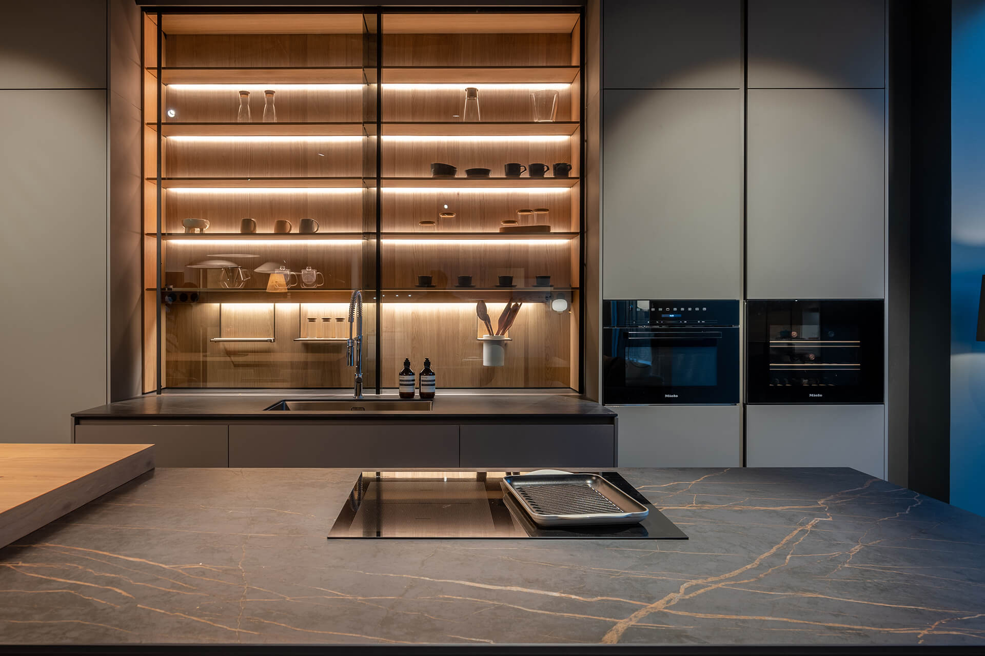 Grey Santos kitchen with cabinets finished in wood in Chile