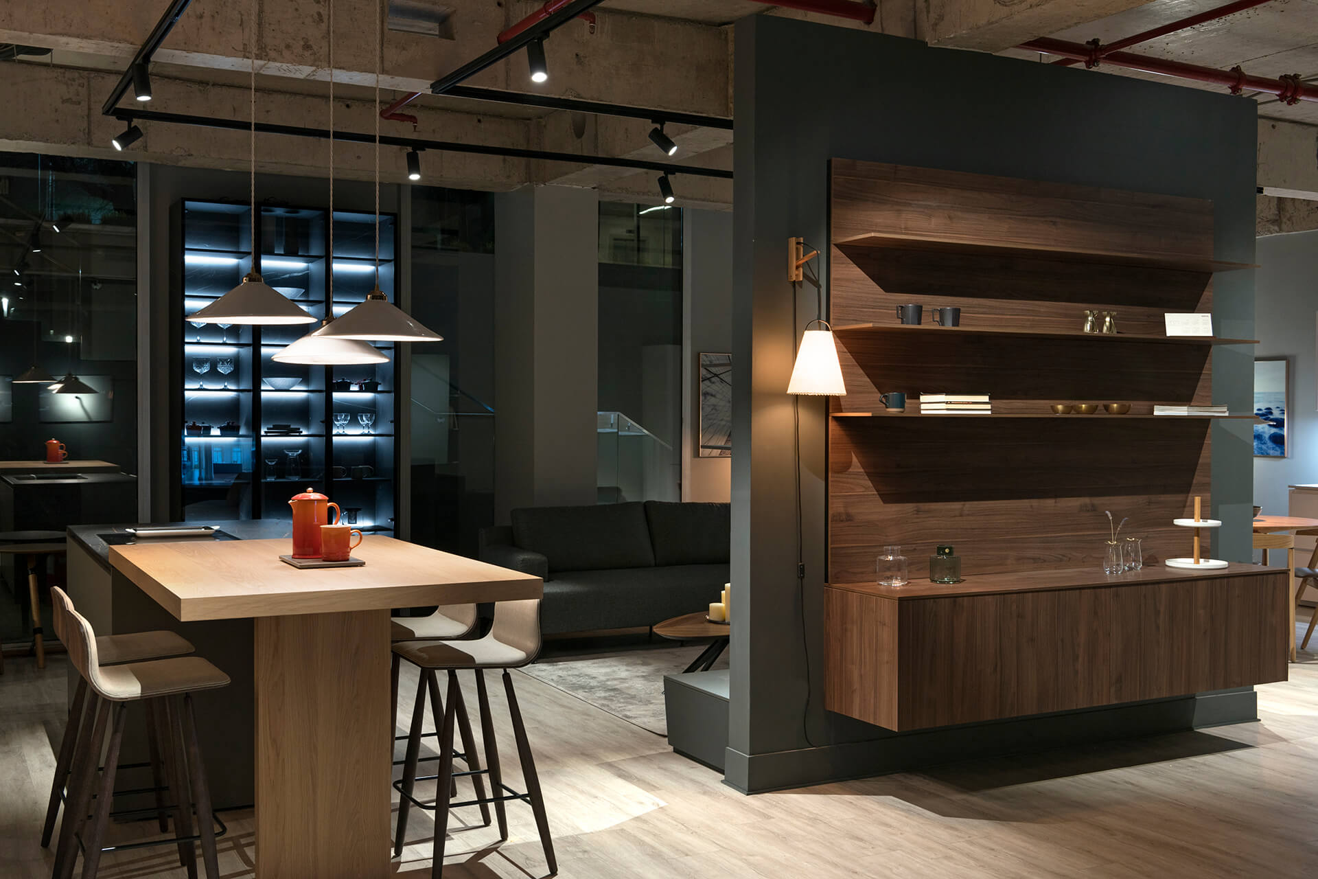 Santos Living shelving finished in walnut wood in Chile