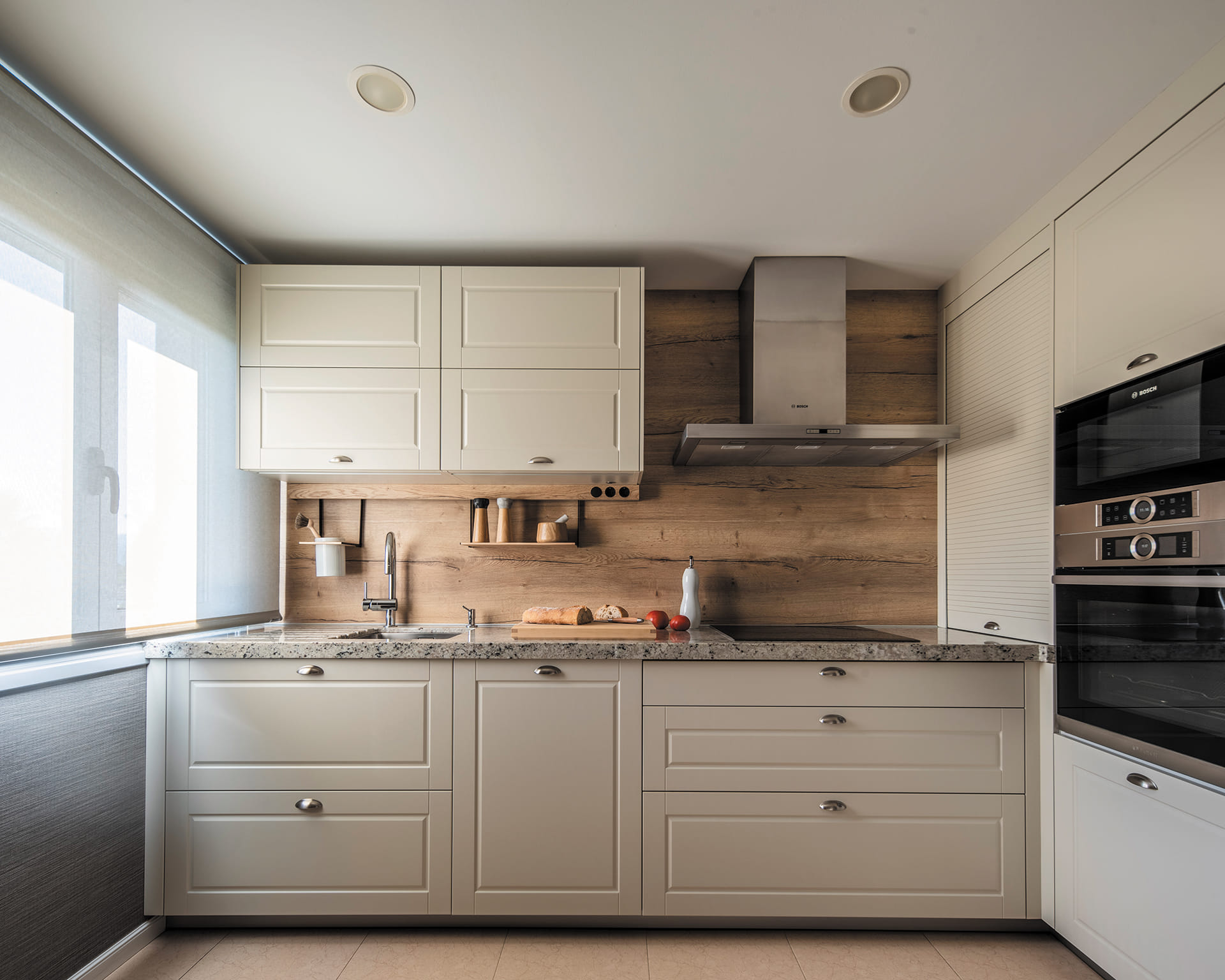 Cocina blanca Santos con diseño atemporal