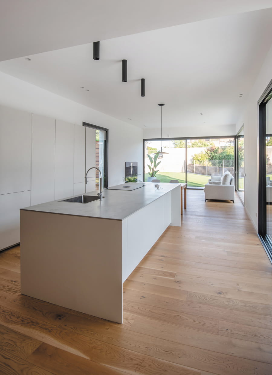 Cocina blanca Santos con isla central