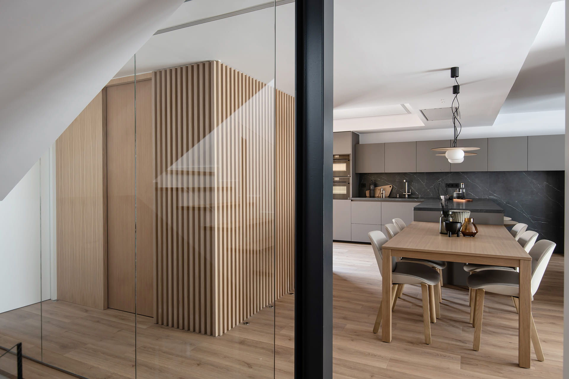 Cocina gris Santos con comedor