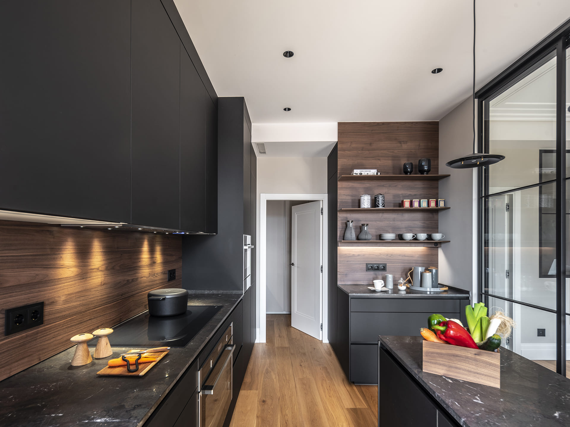 Cocina negra Santos con zona de desayunos