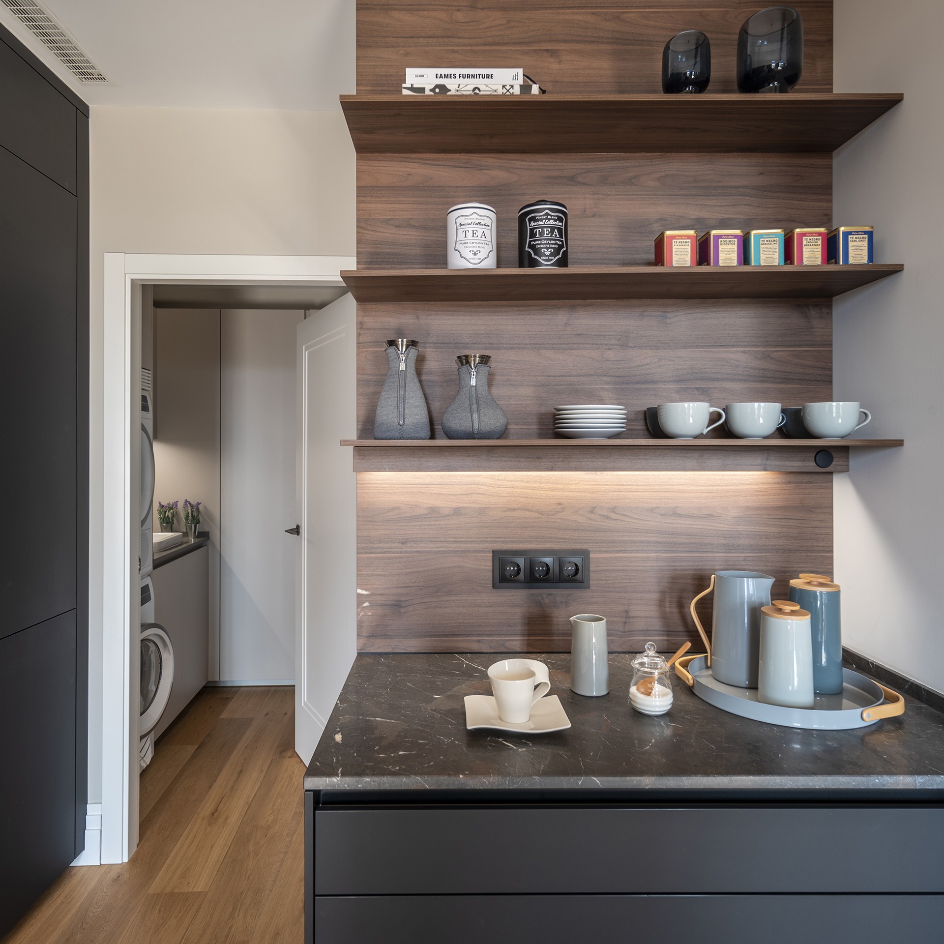 Breakfast cupboard in black and wood with shelving