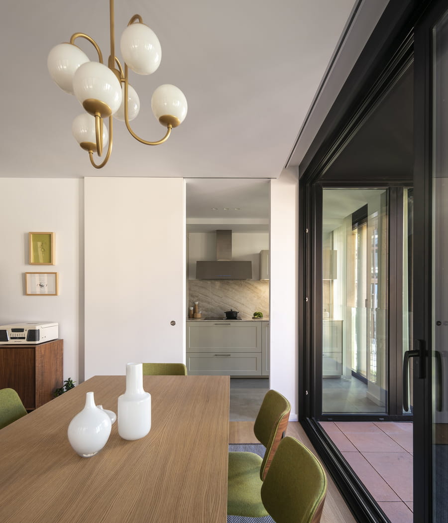 Piso con cocina abierta al salón comedor