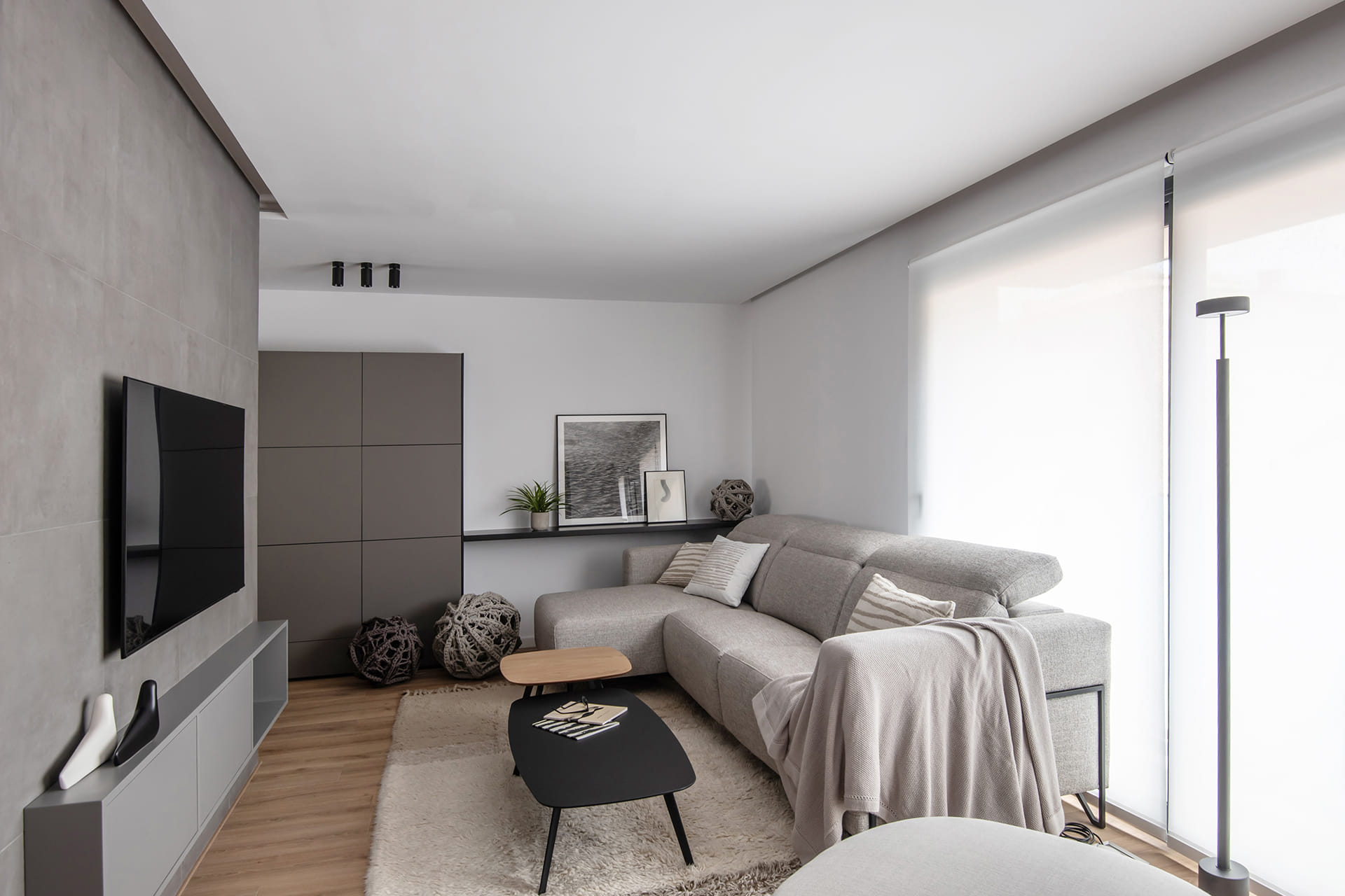 Vivienda con salón gris