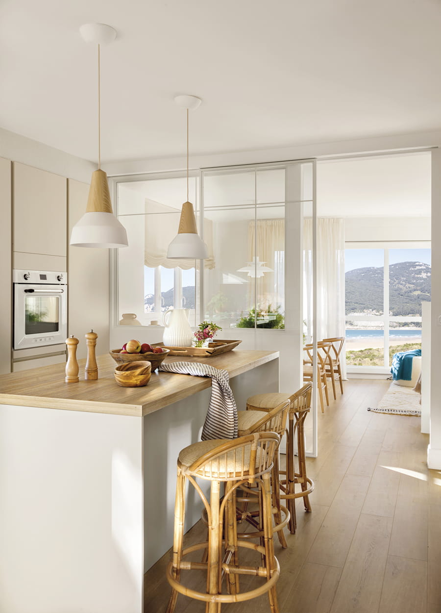Parelwitte Santos keuken met eiland