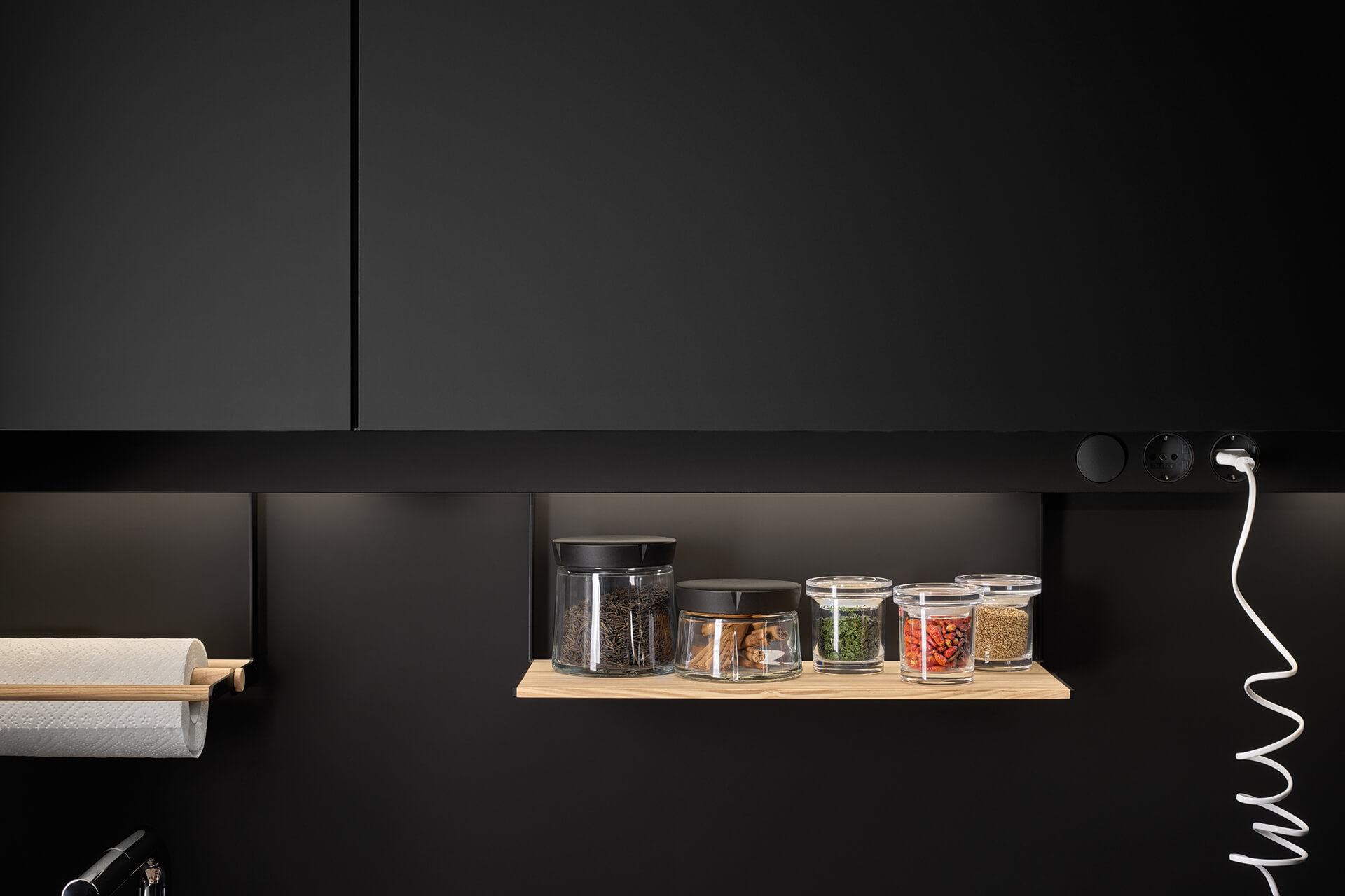 Iluminación led integrada en cocinas en paralelo Santos