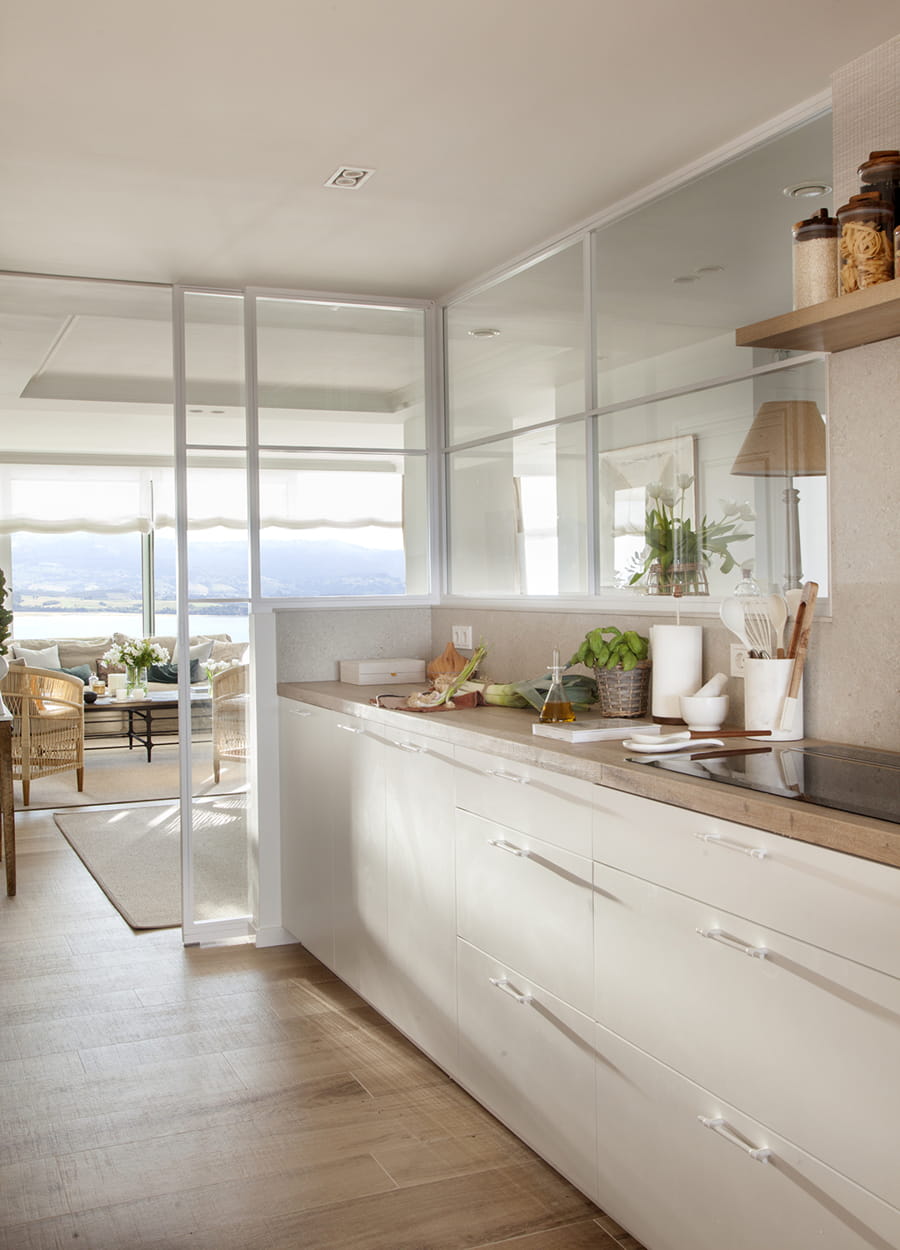Renovatie witte, lange en smalle Santos keuken