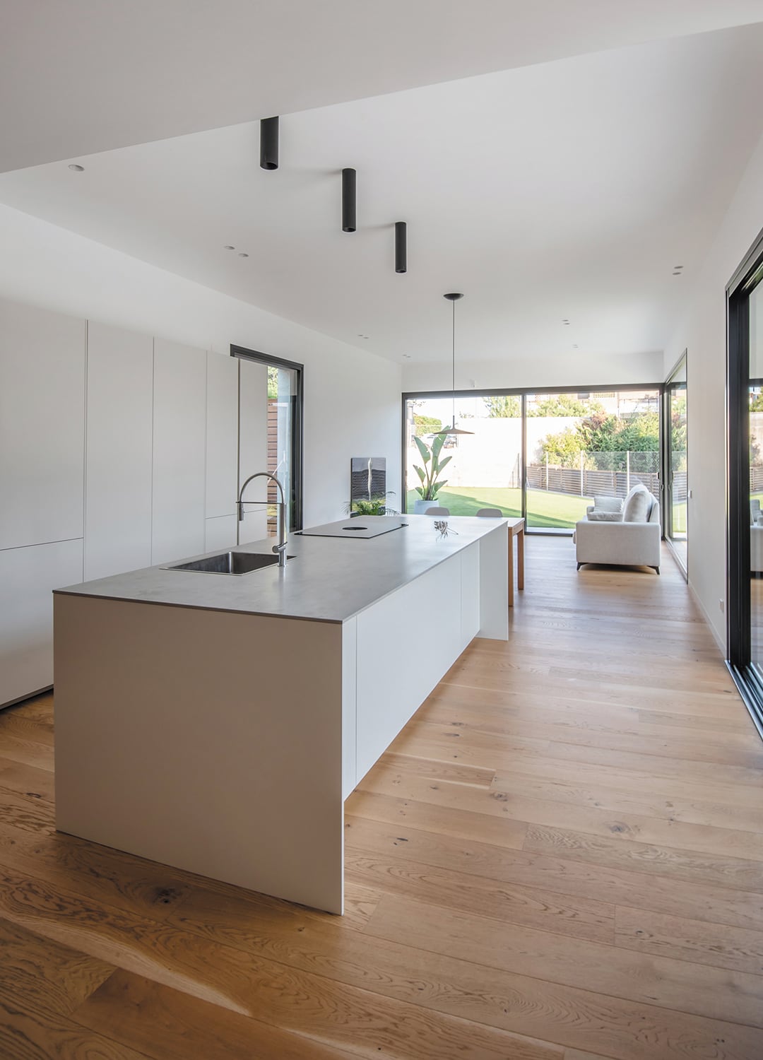 Witte Santos keuken met centraal eiland