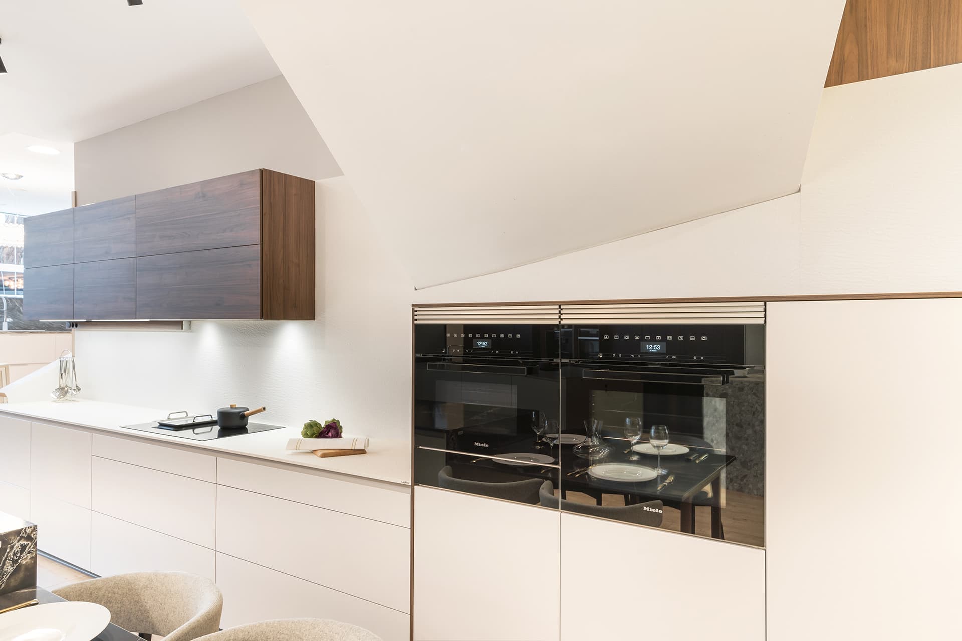 Armoires demi-colonnes Santos dans le showroom de Docrys Aravaca