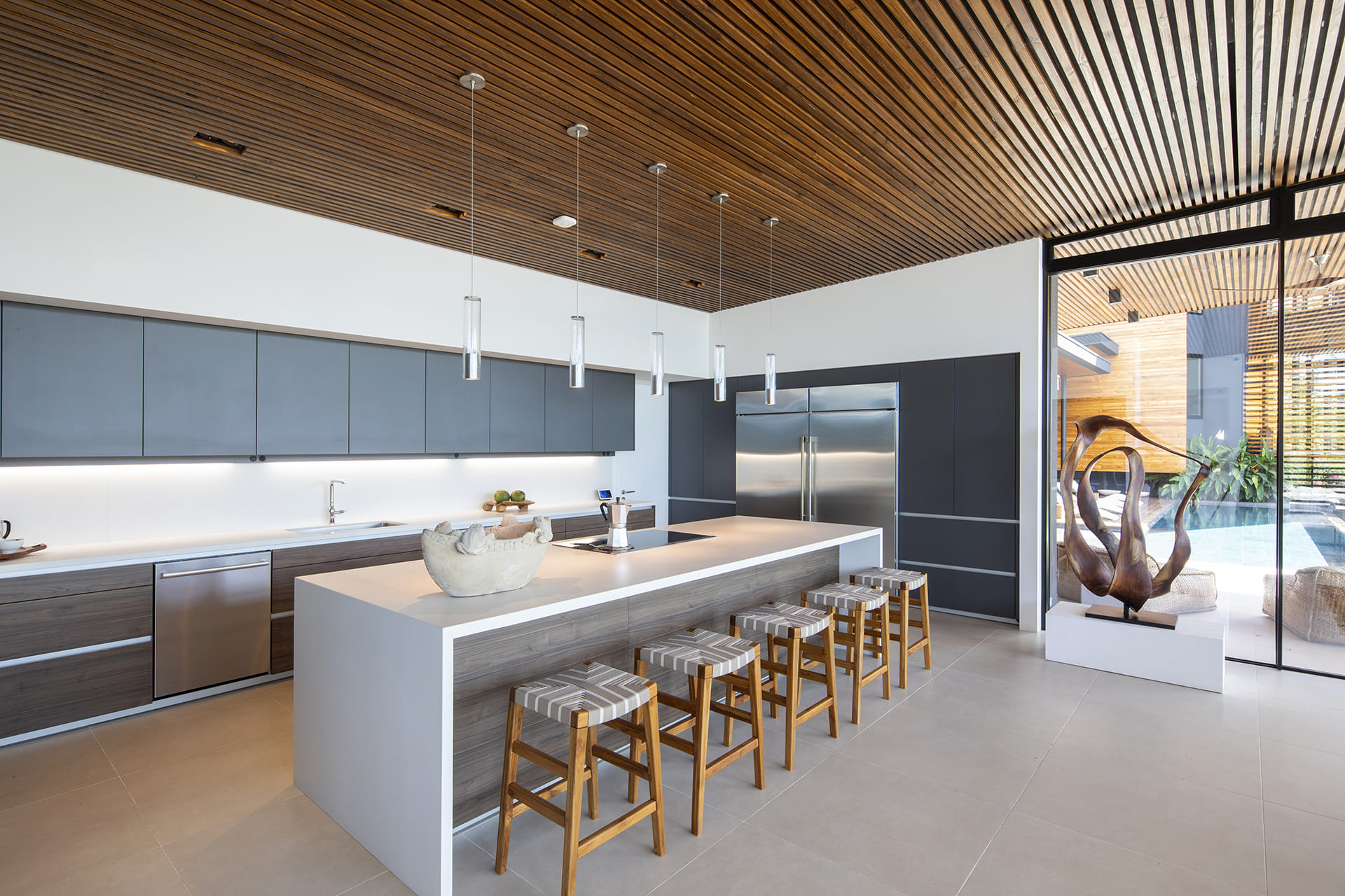 Santos keuken in grijs en hout met eiland