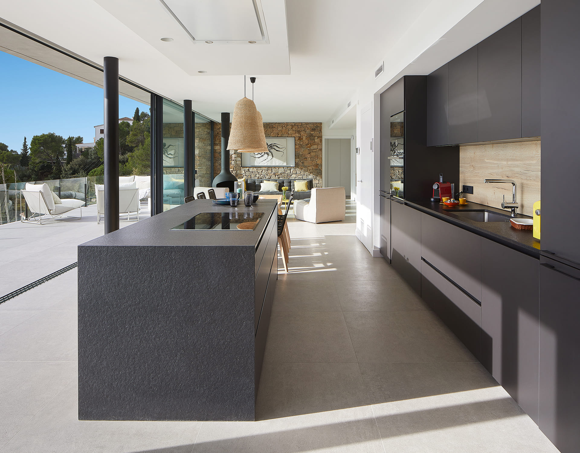 Cocina Santos abierta a salón y exterior vivienda
