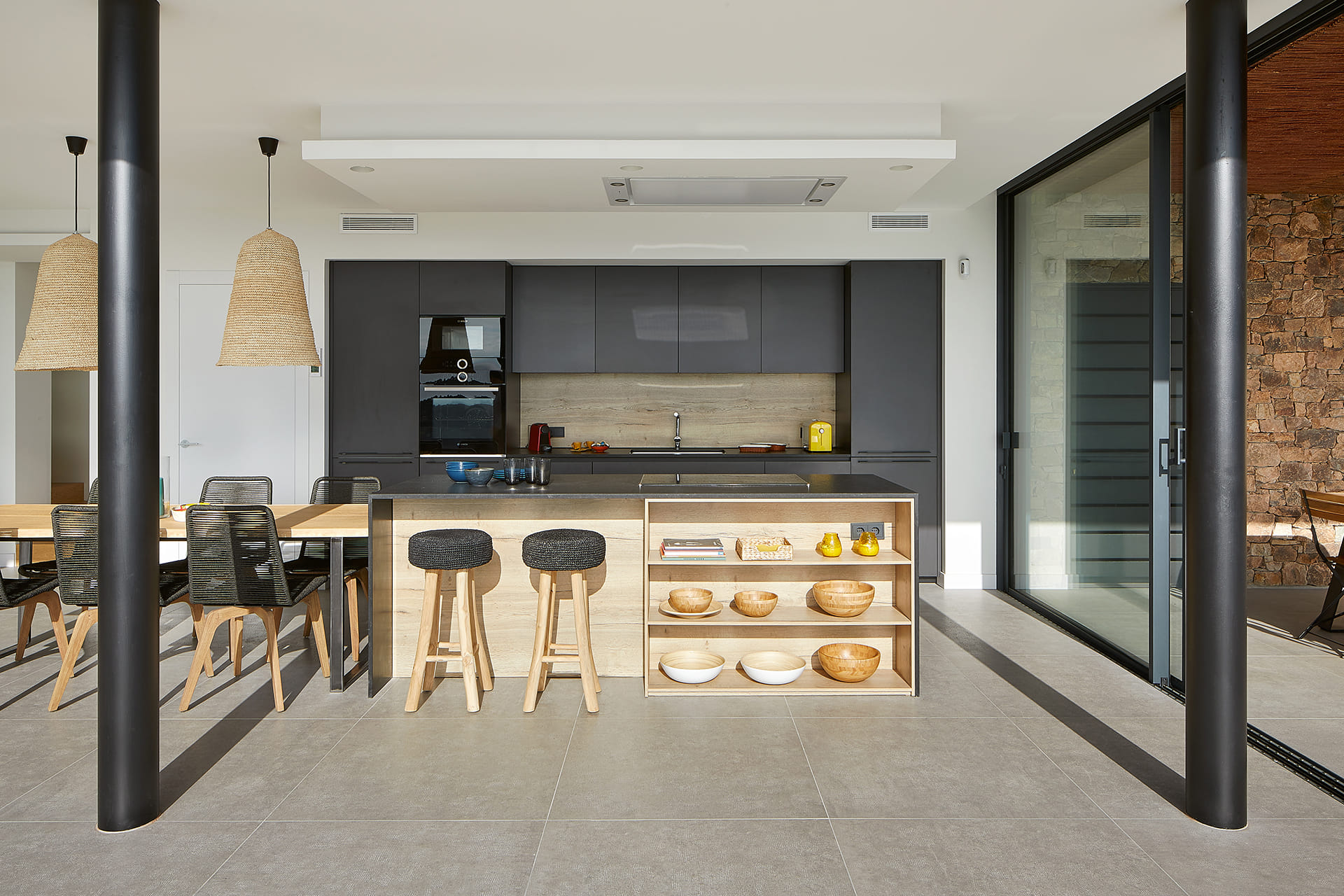 Cocina Santos con isla y armarios columna