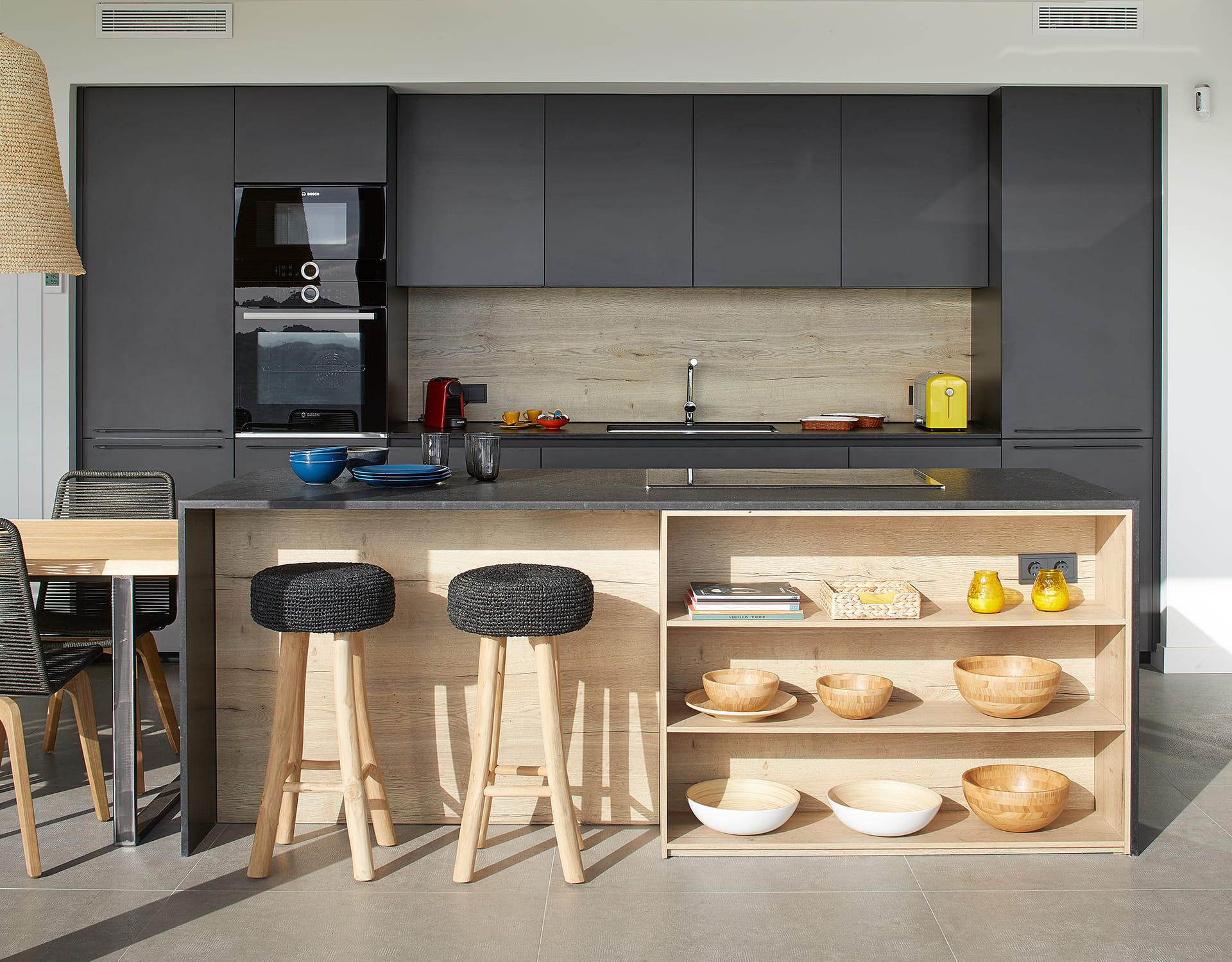 Isla de cocina Santos con estantes de almacenaje
