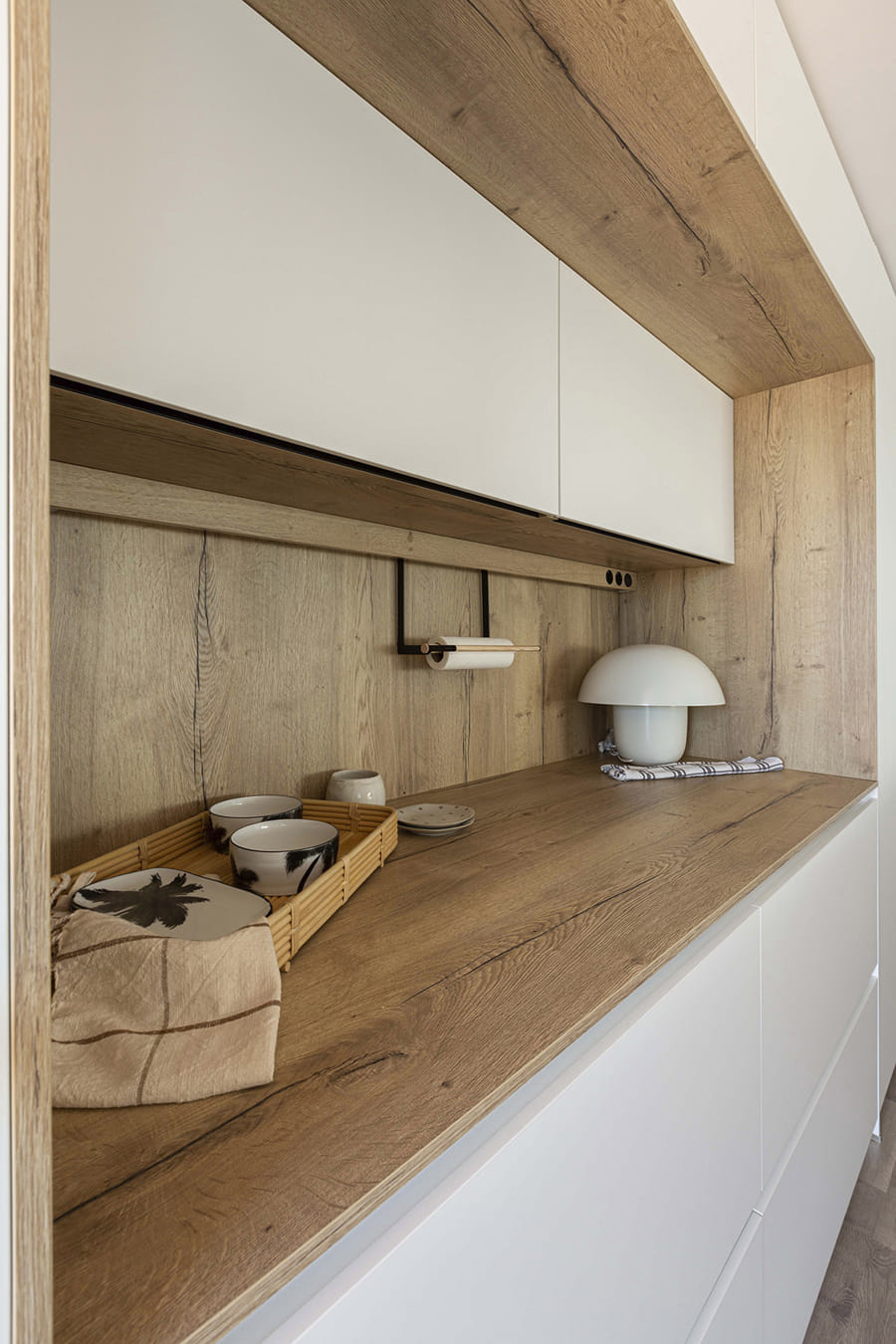 Mueble desayunador Santos, con acabado roble