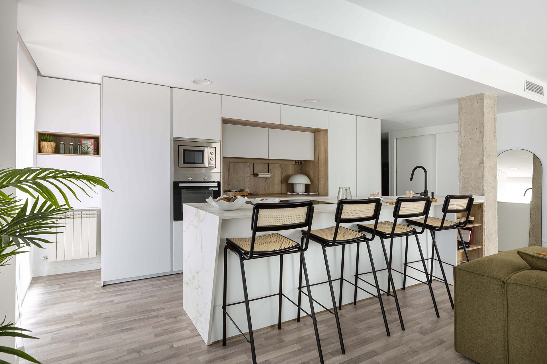 Piso con cocina blanca abierta Santos