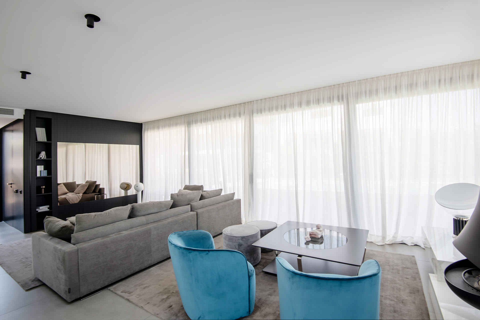 Salón abierto, amplio y luminoso