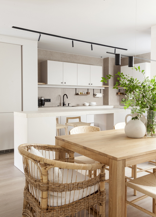 Cozinha branca Santos em apartamento remodelado