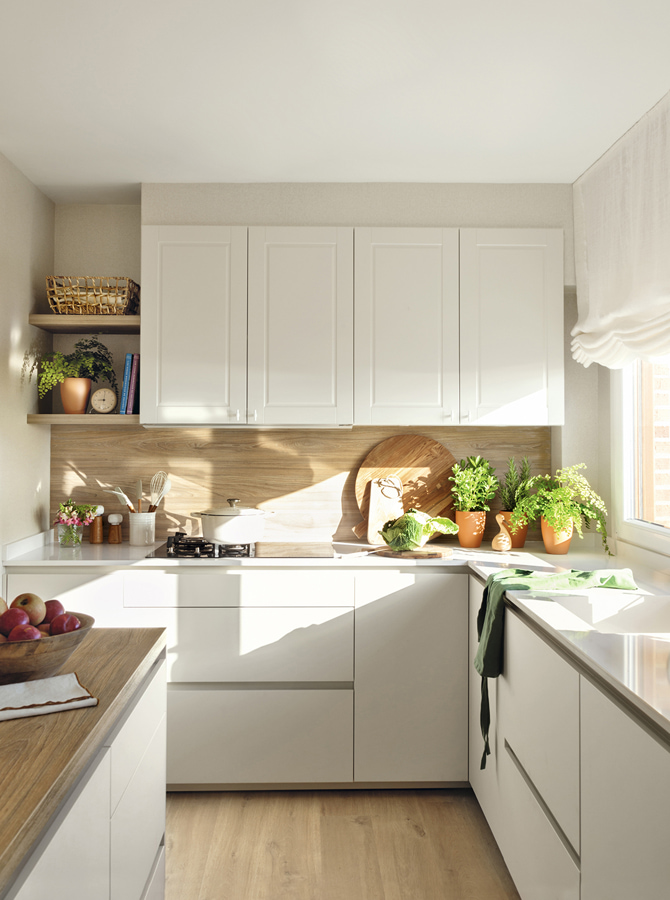 Cocina blanca decorada por Sol Van Dorssen