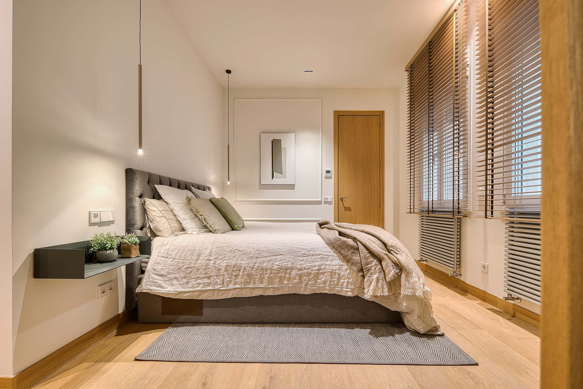 Geheel uitgeruste slaapkamer in gerenoveerde woning