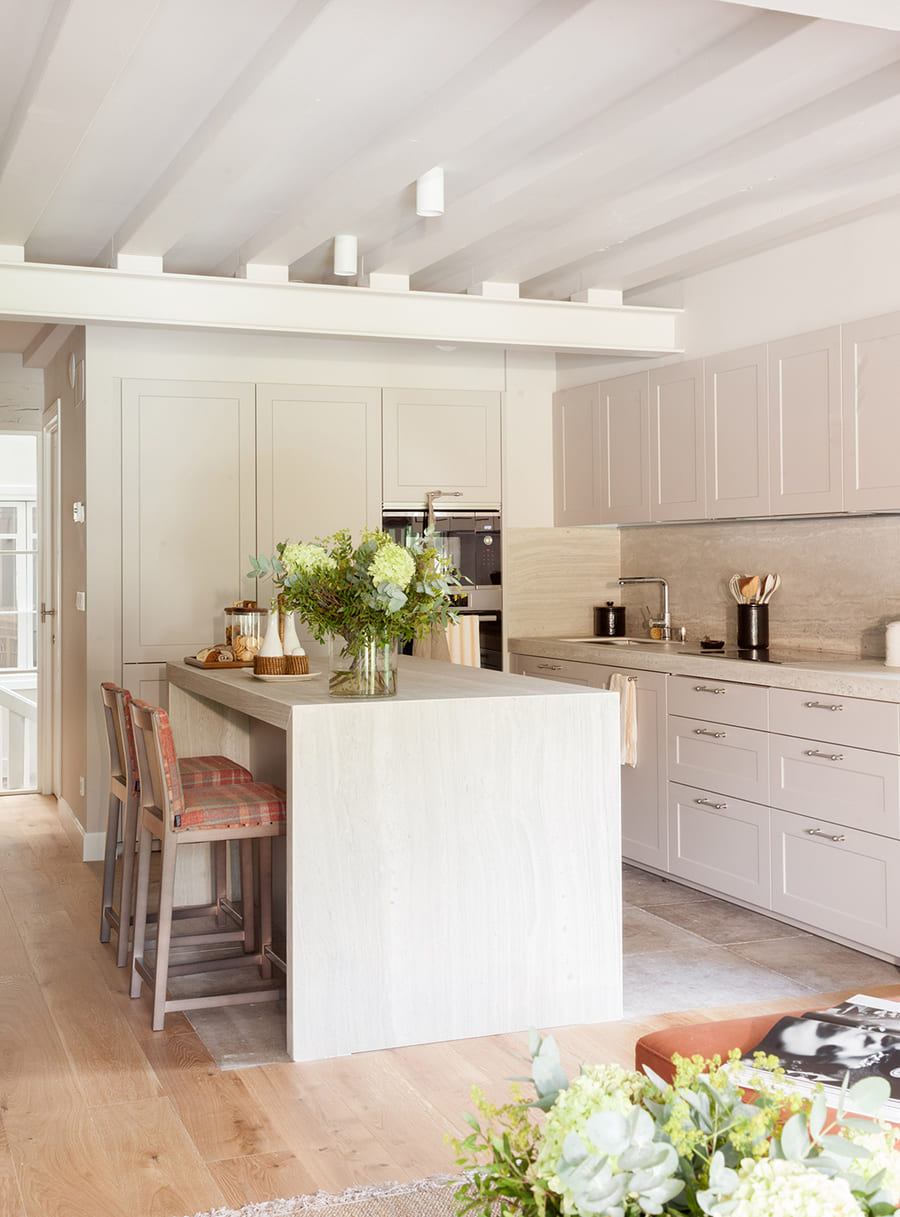 Cocina cashmere con isla Santos