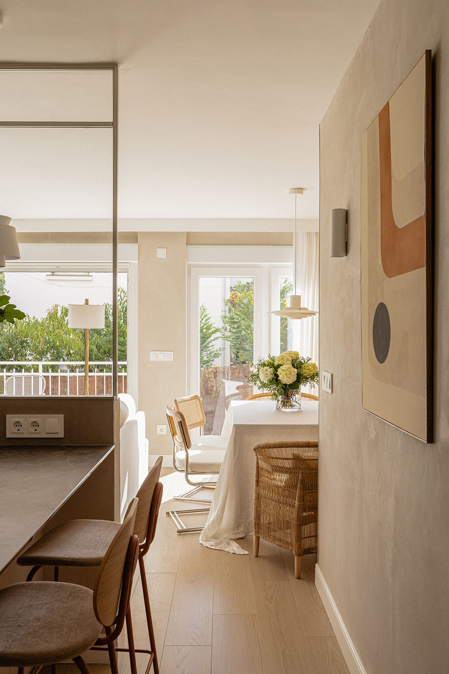 Cocina cashmere Santos con cerramiento acristalado