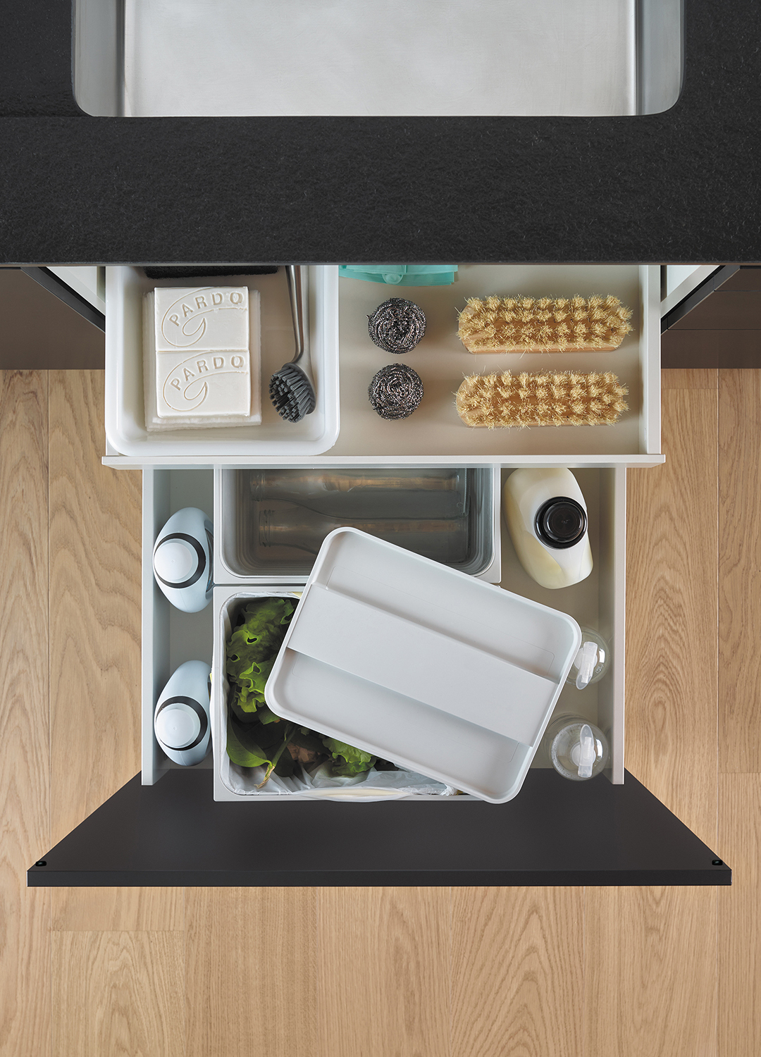 Portafregadero con cubos de reciclaje y cajón interior