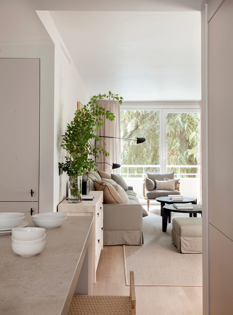 Salón abierto a cocina cashmere con isla Santos