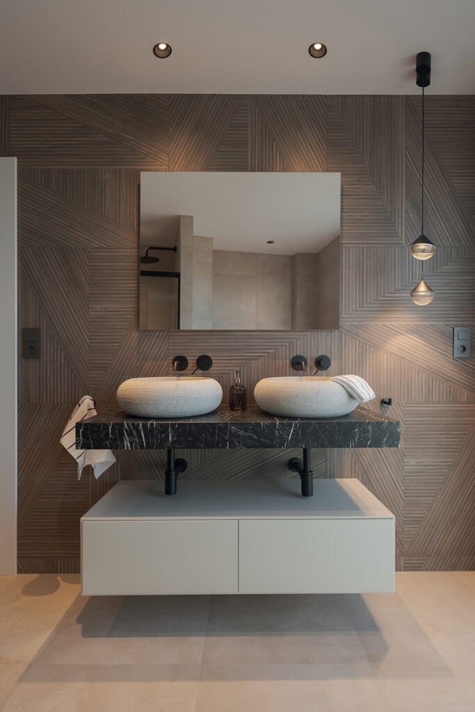 Modern bathroom.