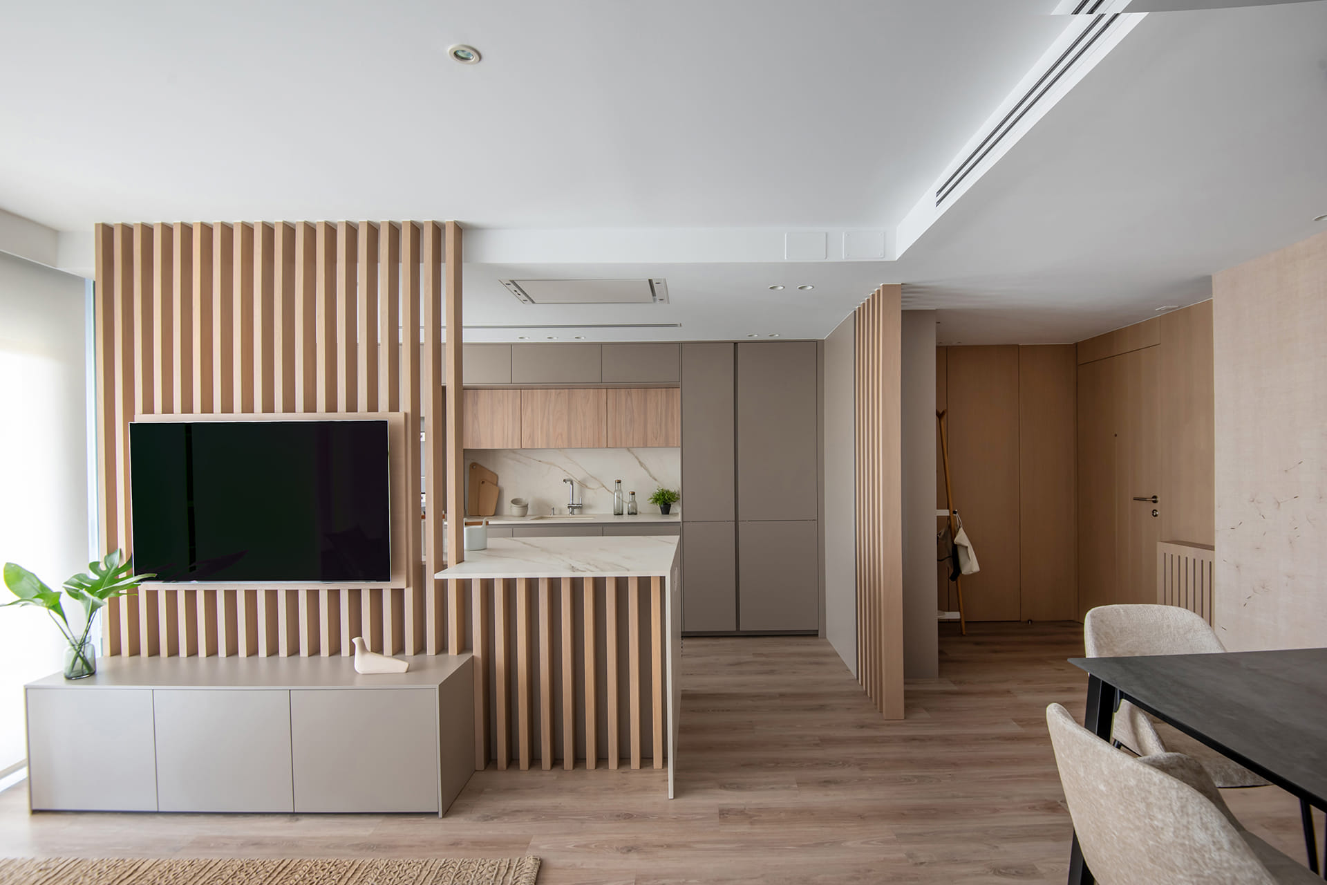 Sand grey kitchen with island fused with light elm wood slats.
