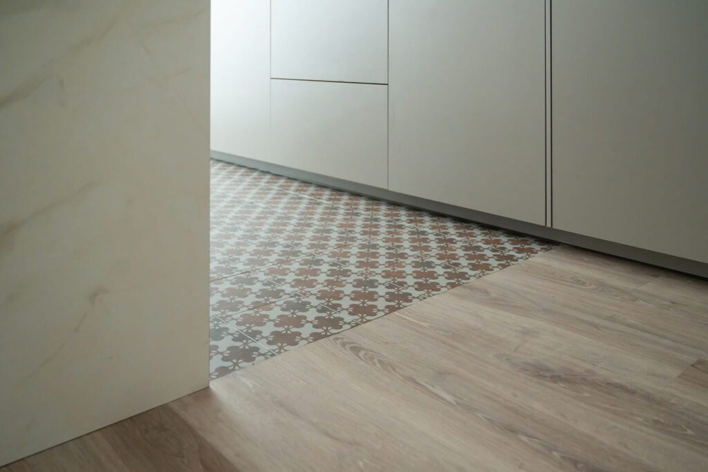 Close-up of the hydraulic flooring in the kitchen.