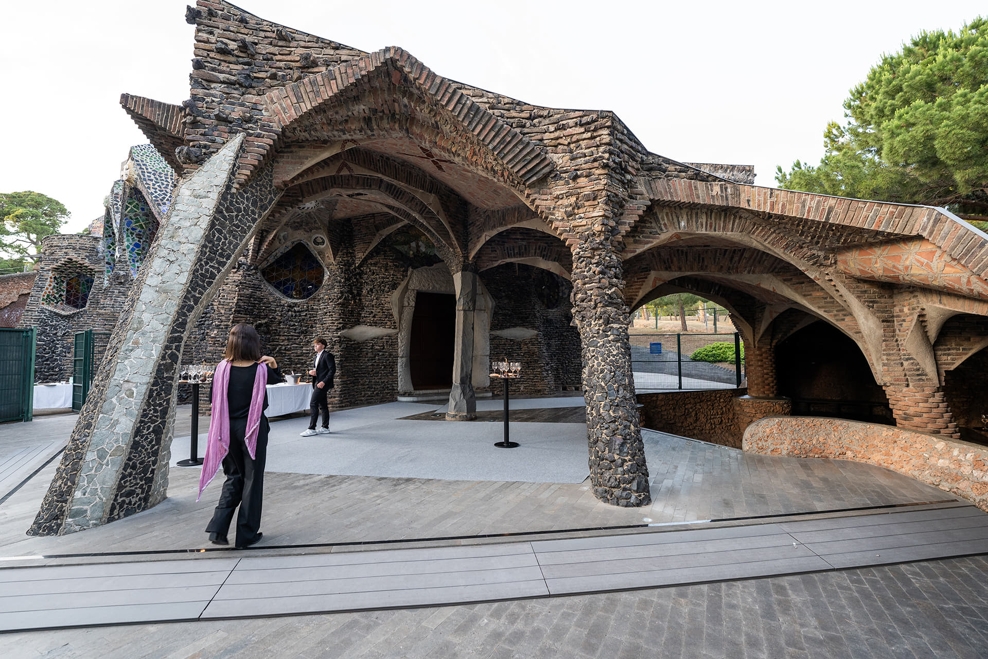 Jantar exclusivo da Clysa na Cripta Gaudí da Colónia Güell.