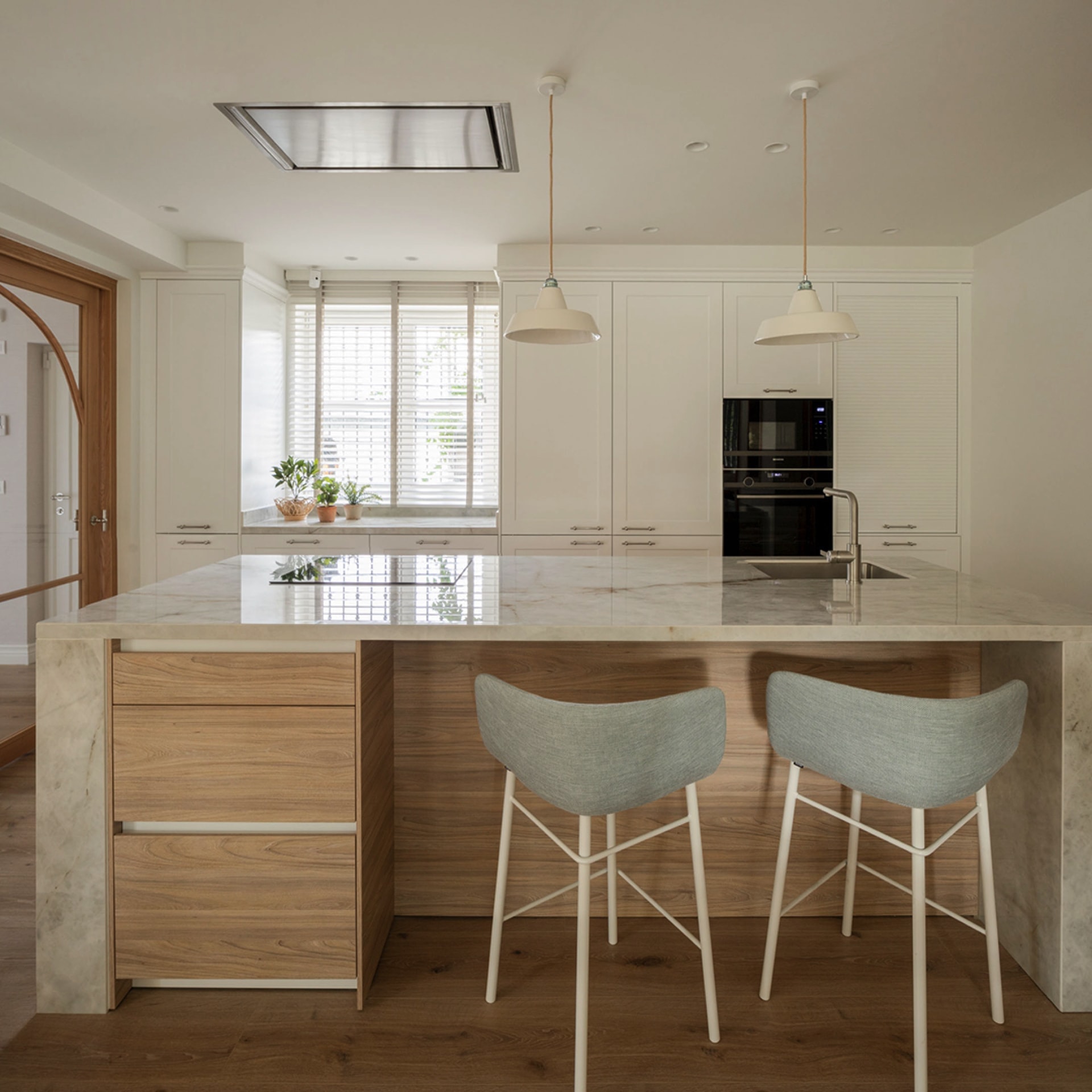 Santos kitchen in white and wood with island