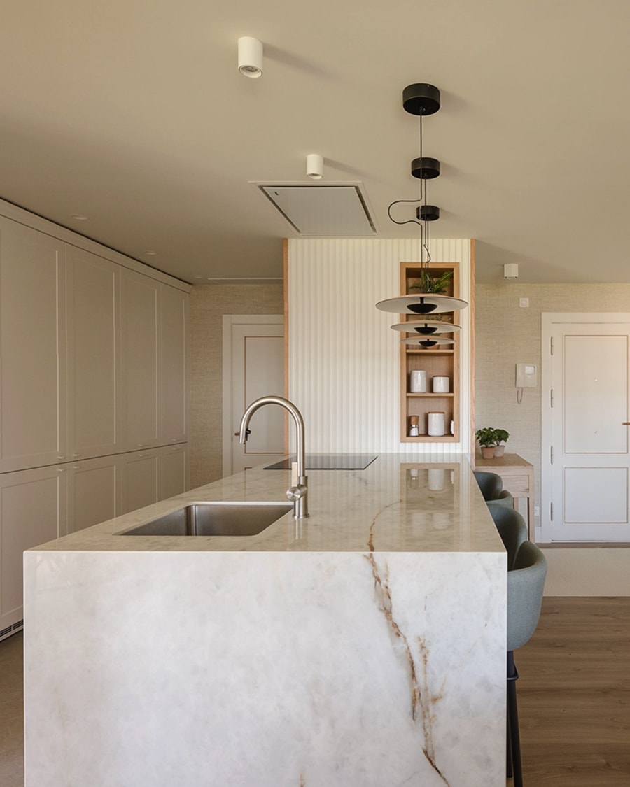 Parallel Santos kitchen with peninsula.