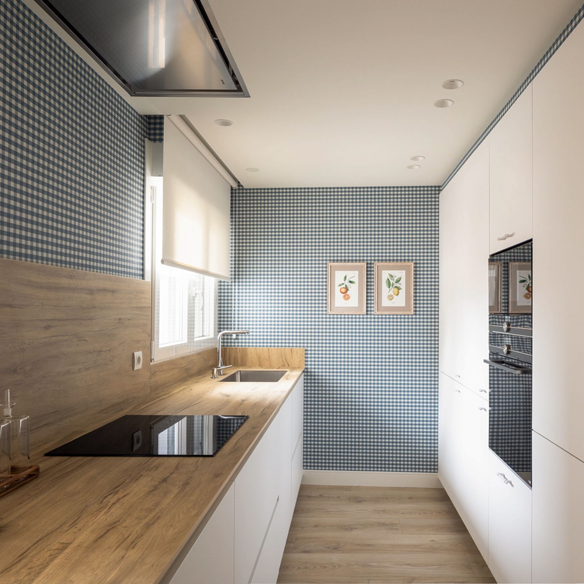 Parallel kitchen in white and wood.