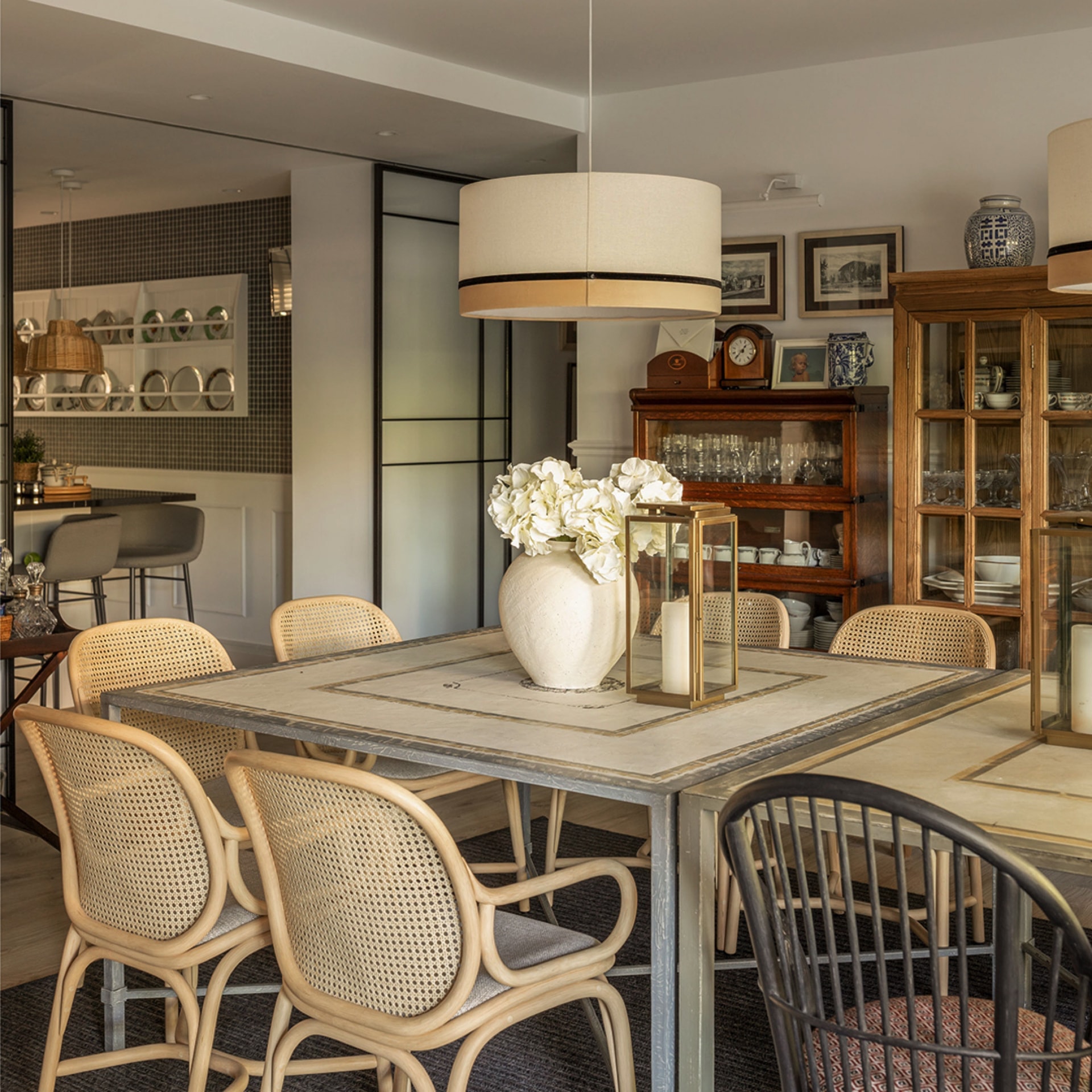 Dining room in cream and wood.