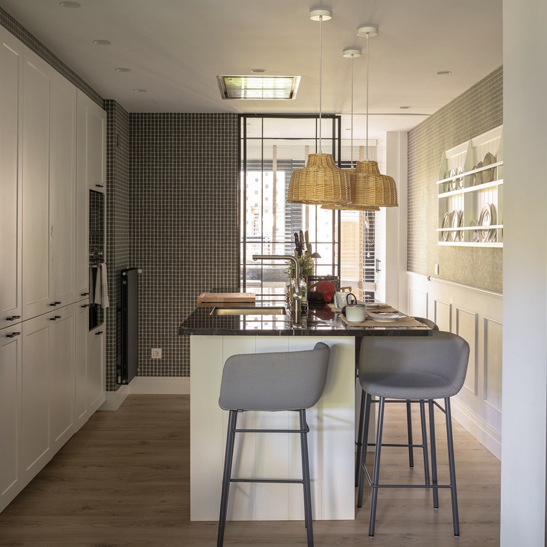 Black and white island in santos kitchen.