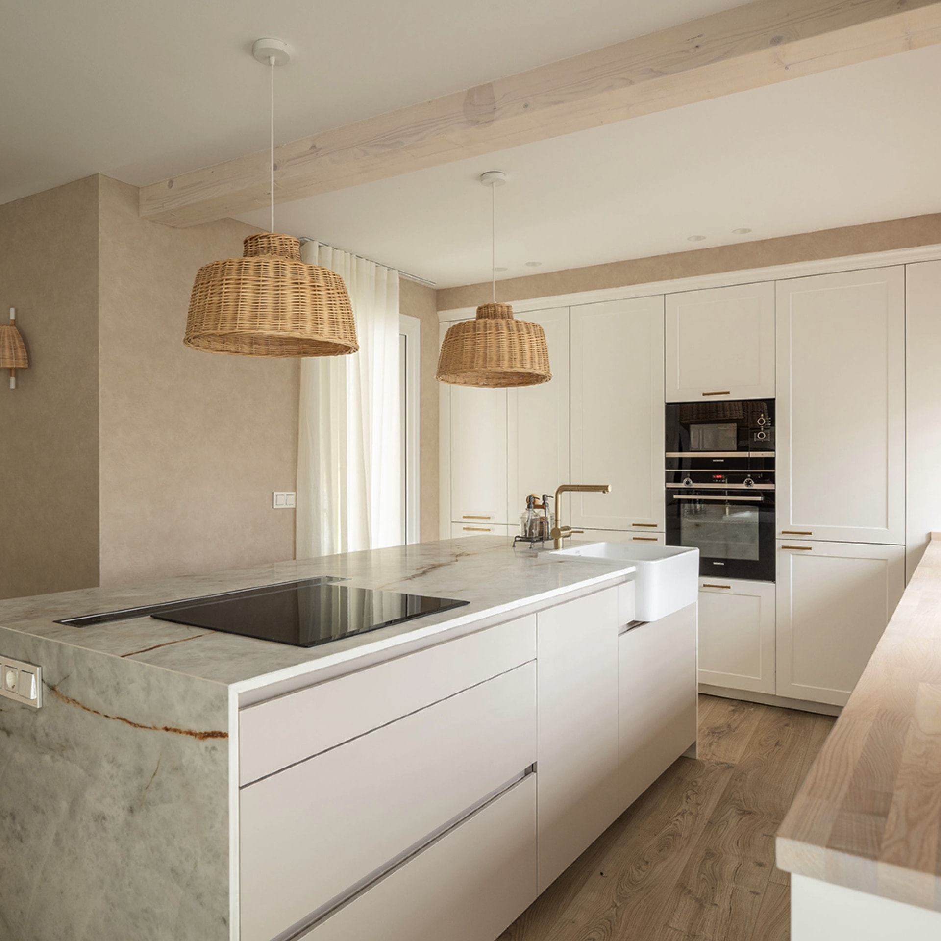 Island with built-in sink and ceramic hob.