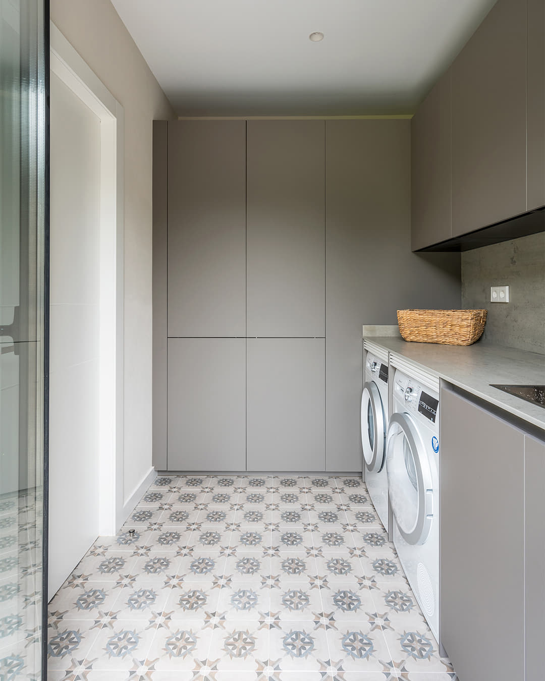 Meubles de la buanderie attenante à la cuisine