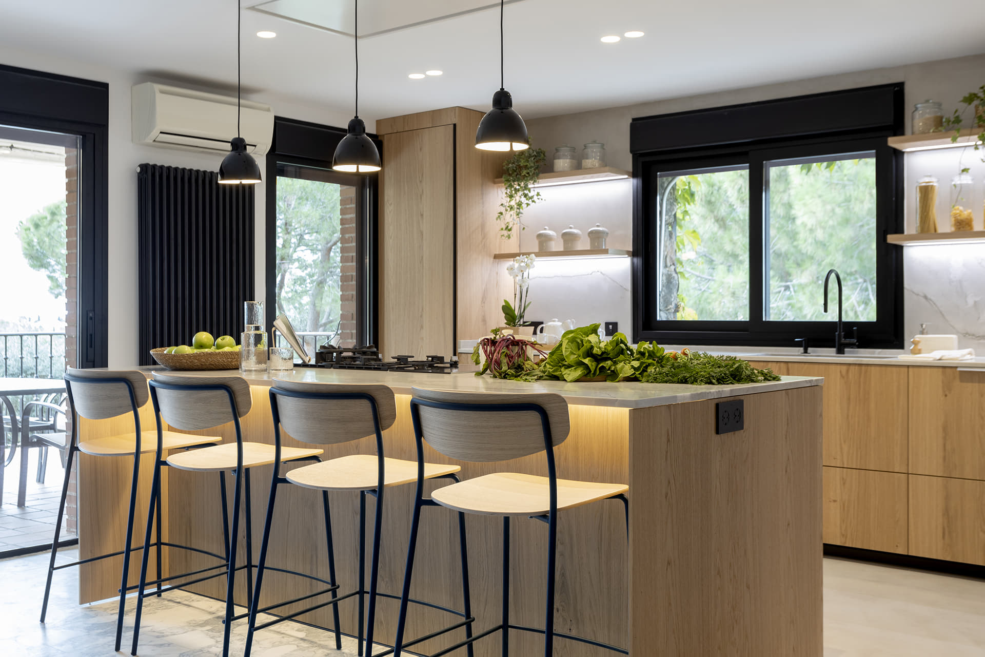Cocina en madera Santos con acabdos en Roble Rústico.