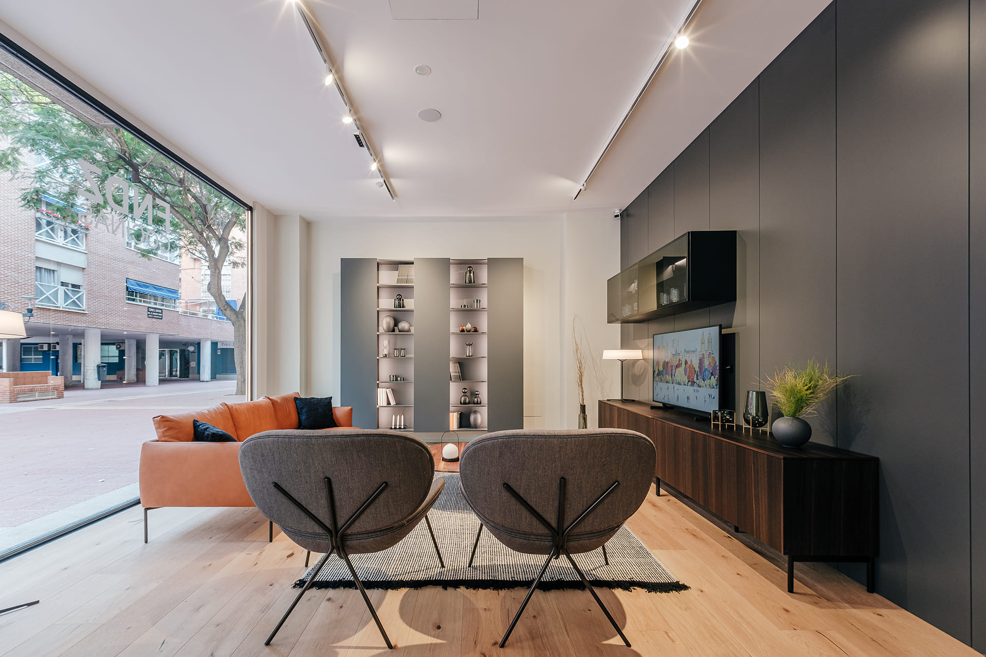 Sala de estar en la nueva exposición de Cocinas Santos en Murcia.