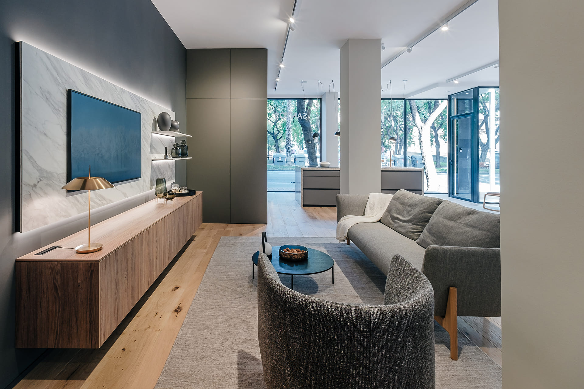 Salón comedor en Gris Visón Seda de Cocinas FNDZ, distribuidor de Santos en Murcia.