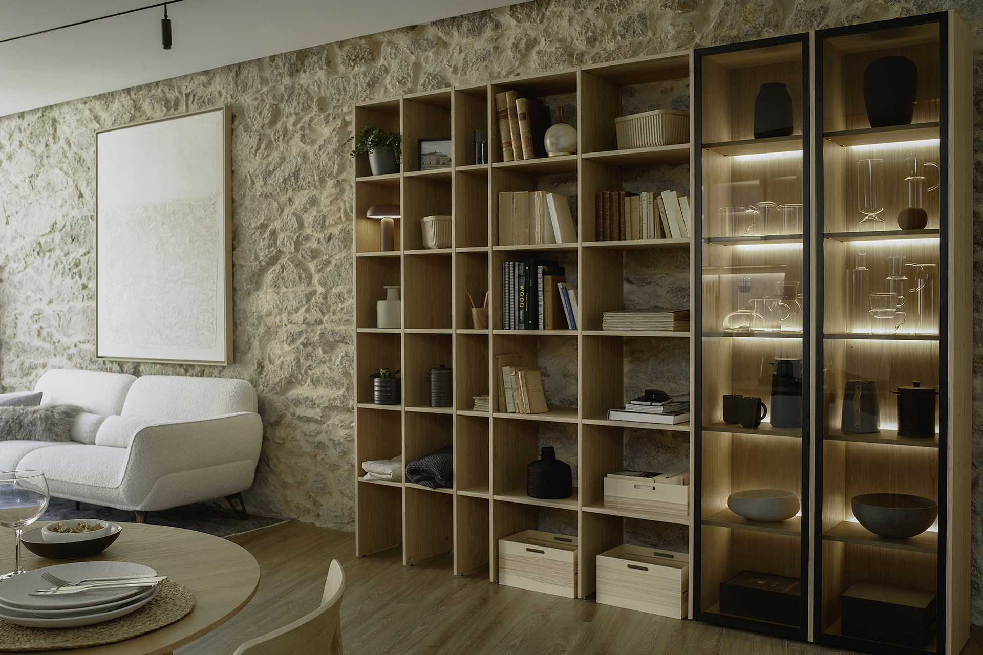 Salón junto a cocina y comedor con muebles de la línea Living de Cocinas Santos.